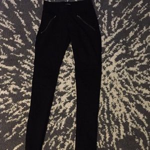 Black leggings with ruffles on knees